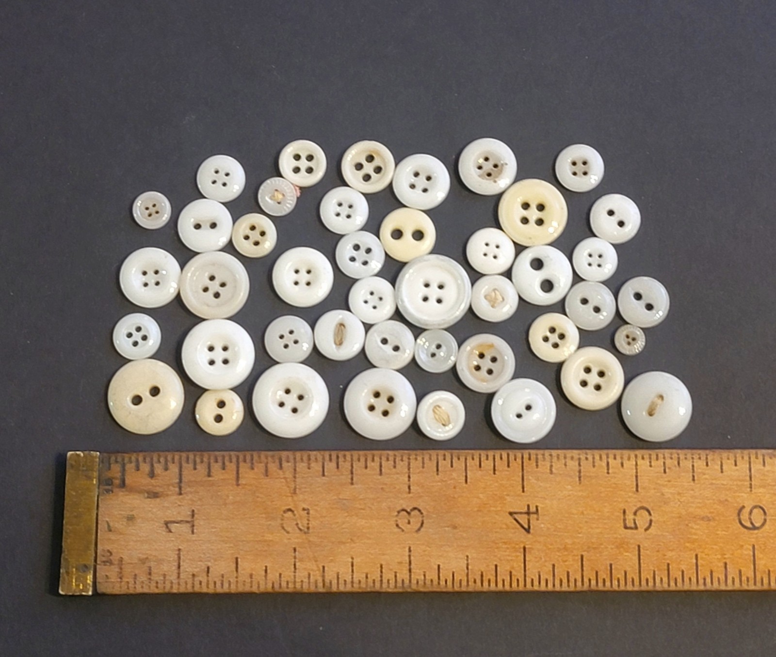ASSORTED LOT OF 1oz Approx 40 Buttons ANTIQUE CHINA BUTTONS WHITE & CREAM