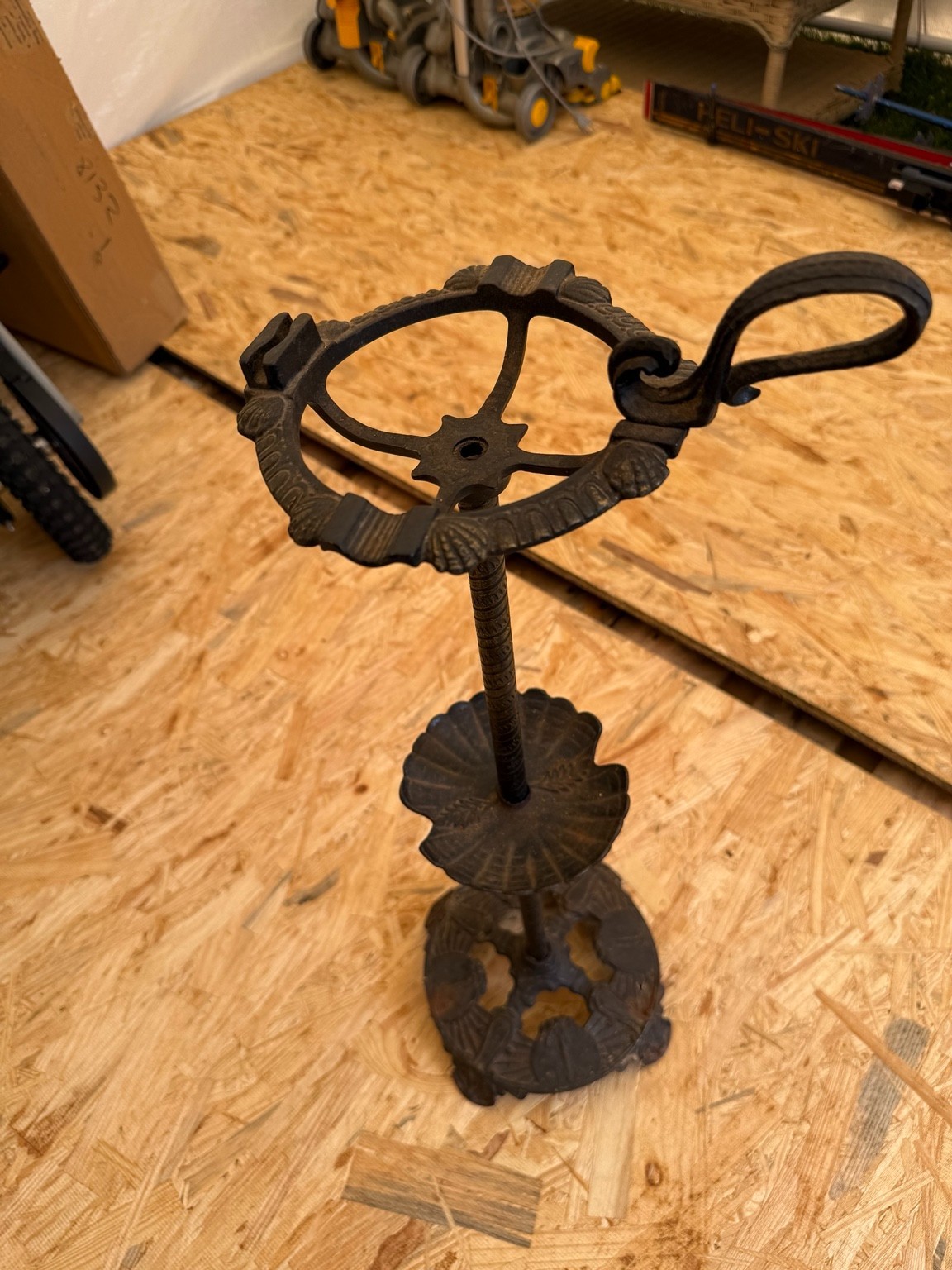 Antique Cast Iron Victorian Plant/Lamp Stand Late 1800s–Early 1900s