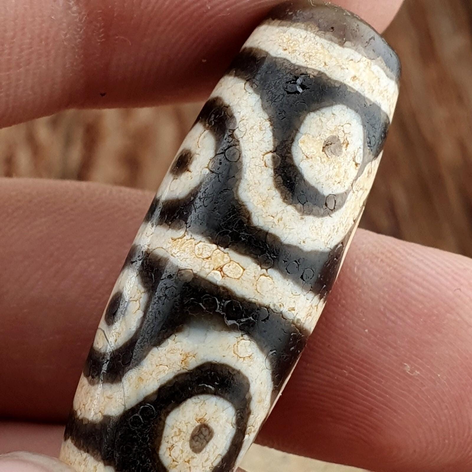 Himalayan tibetan 8 eyes pattern agate dzi bead spiritual amulet bead