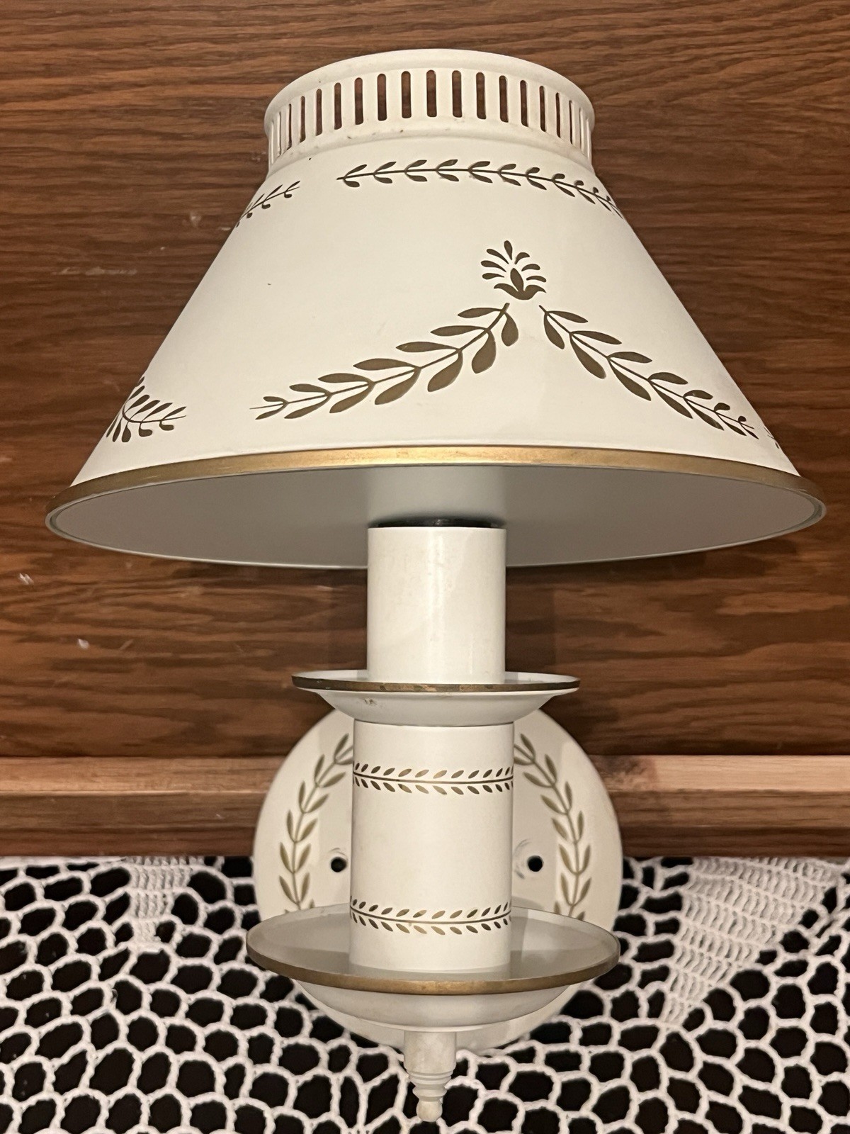 Vint. White/Gold Laurel Toleware Wall Sconce W/Glass Shade Holder Hardwire