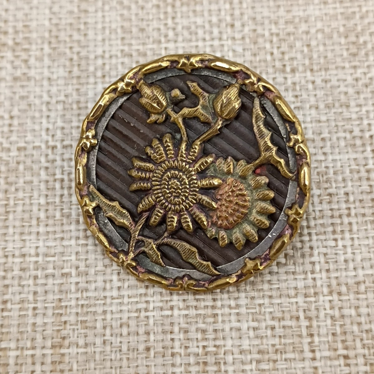 Victorian Brass Floral Sunburst Button Pierced Openwork 27mm Antique High Relief