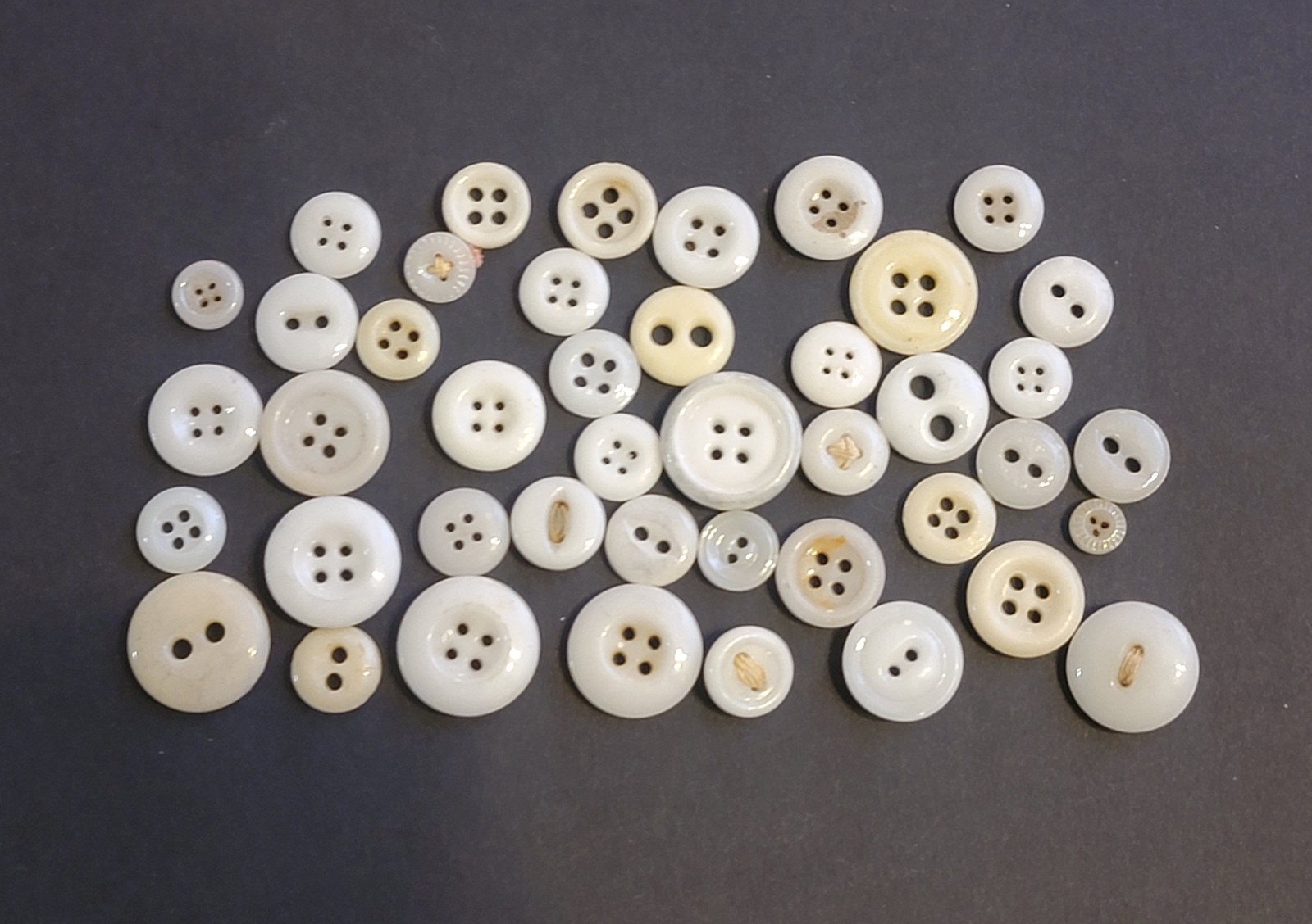 ASSORTED LOT OF 1oz Approx 40 Buttons ANTIQUE CHINA BUTTONS WHITE & CREAM