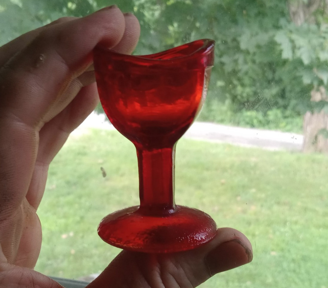 RUBY RED GLASS VINTAGE EYE WASH CUP